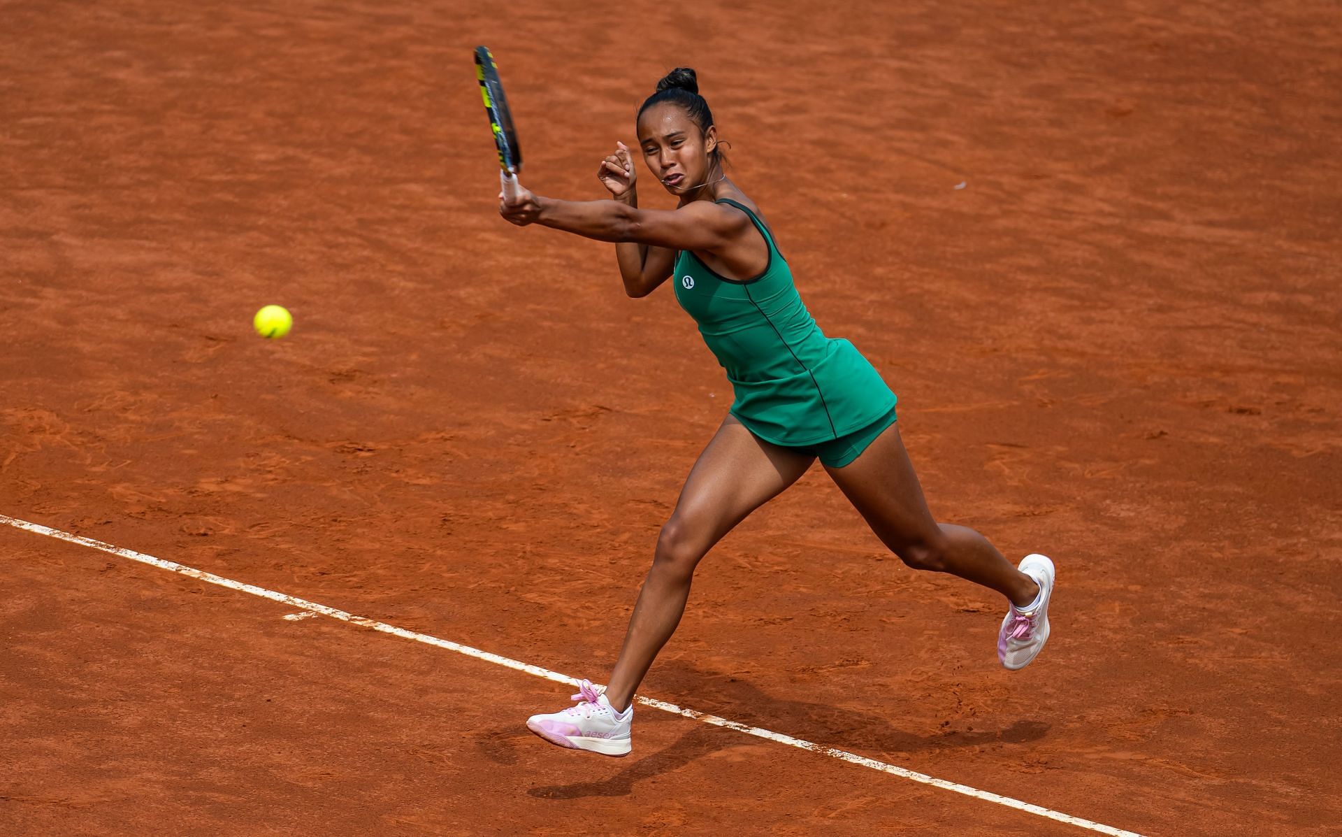 Leylah Fernandez hits a forehand at Italian Open 2025 | Image Source: Getty